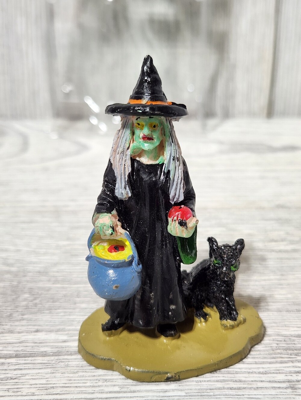 2010 Lemax Figurines Companions Spooky Town Village Accessory #02783